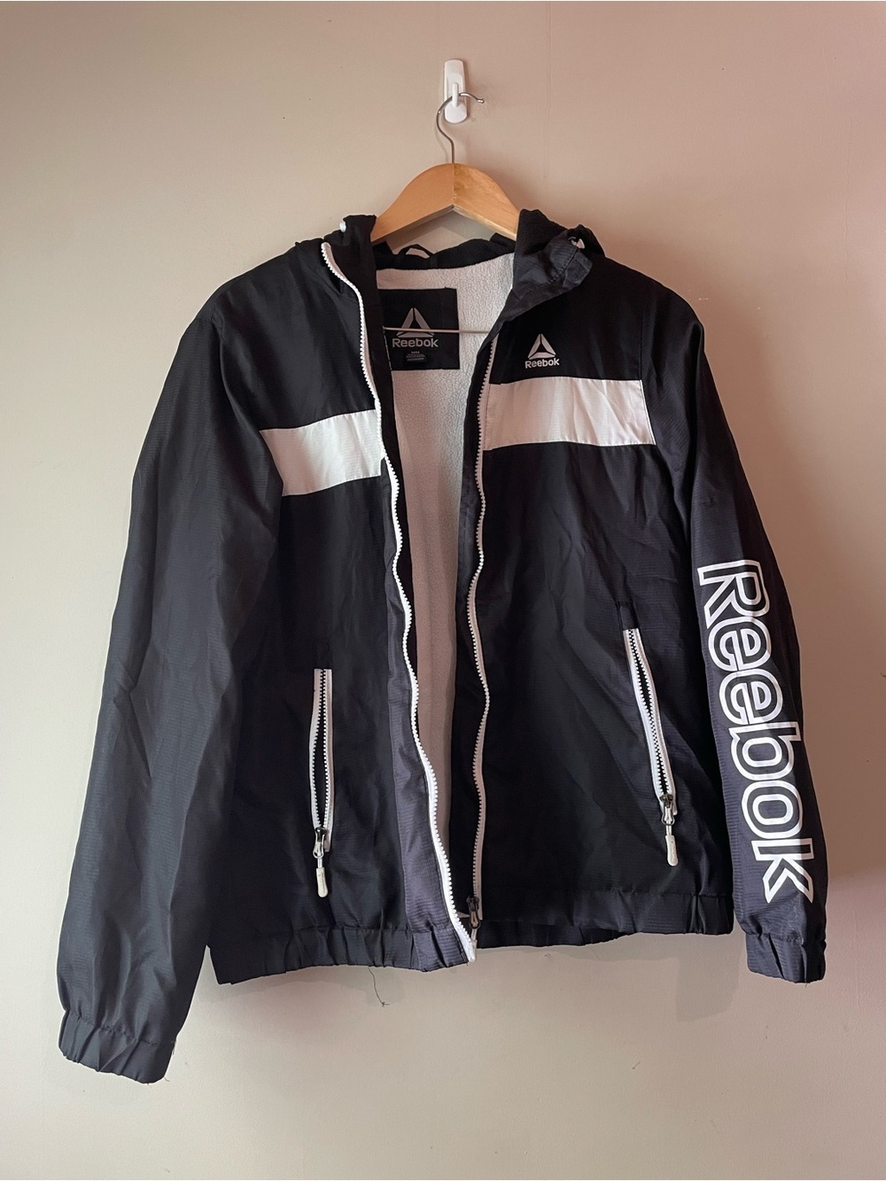 🐱 Reebok | Spring/Fall Coat